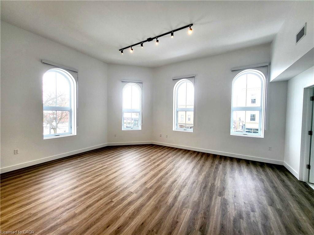 75 Huron Street Property Photo 5