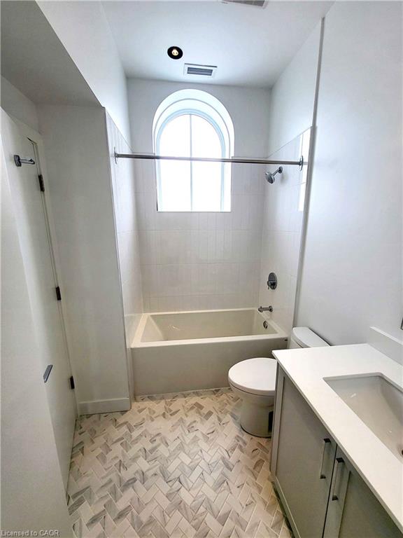 75 Huron Street Property Photo 7