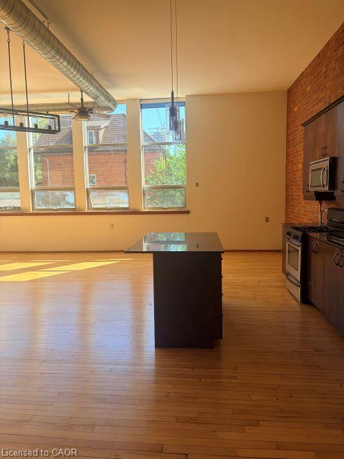 22-357 Hunter Street W Property Photo 12