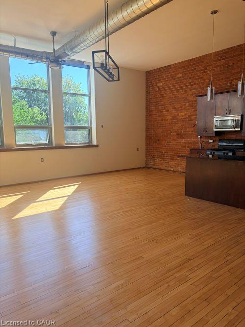 22-357 Hunter Street W Property Photo 14