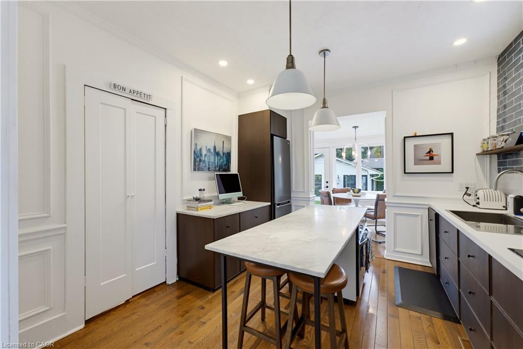89 Allen Street W Property Photo 11