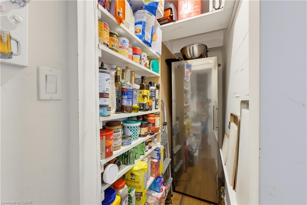 89 Allen Street W Property Photo 12