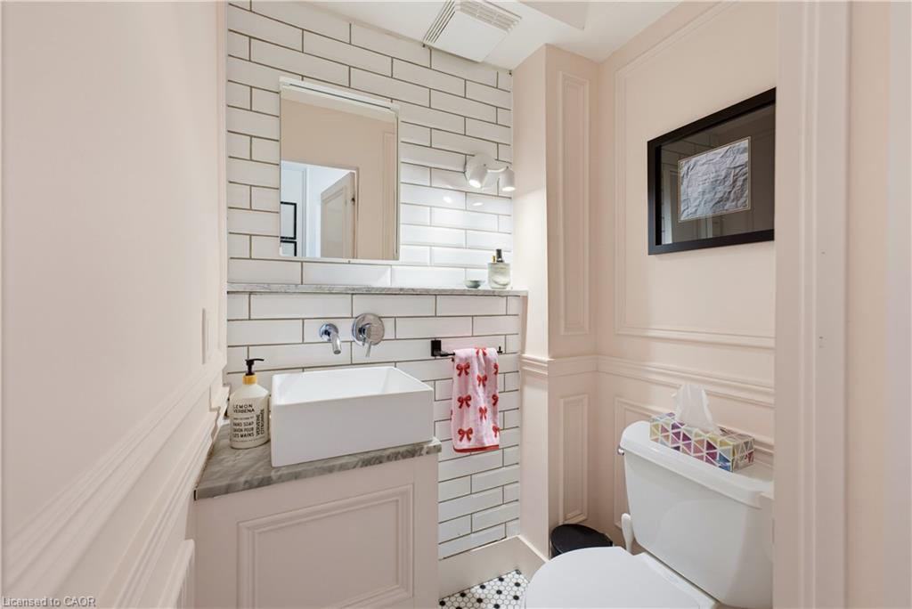 89 Allen Street W Property Photo 16