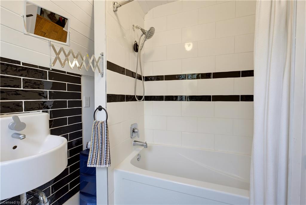 89 Allen Street W Property Photo 26