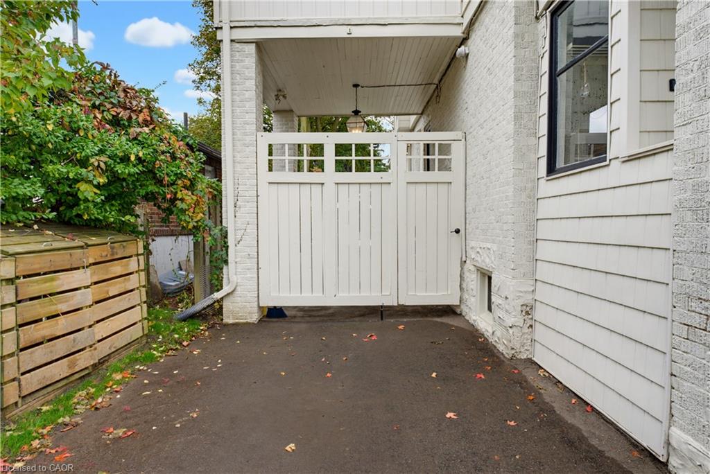 89 Allen Street W Property Photo 29
