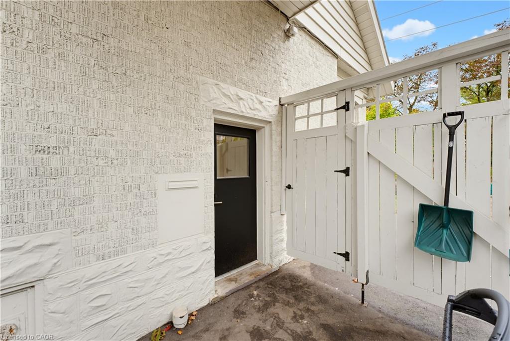 89 Allen Street W Property Photo 30