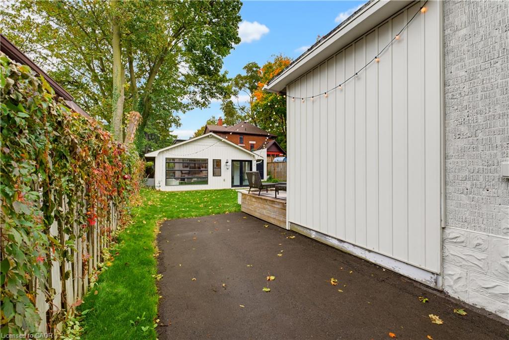 89 Allen Street W Property Photo 31