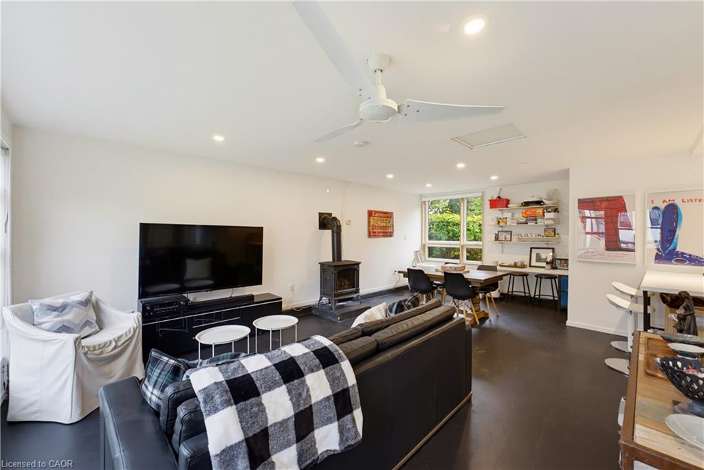 89 Allen Street W Property Photo 33