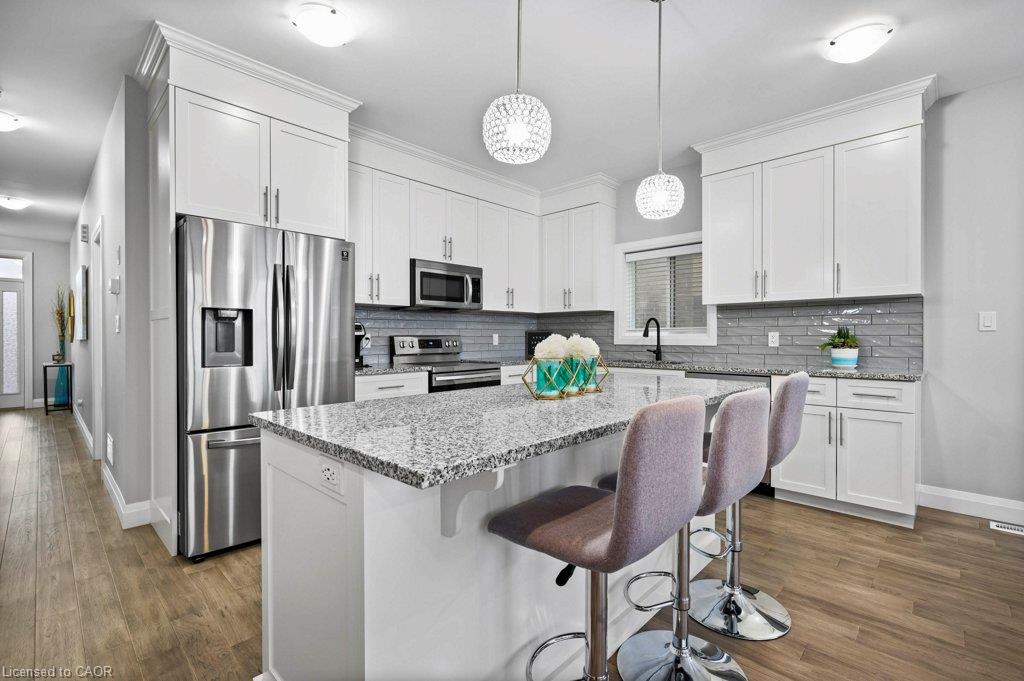 904 Chapel Hill Court Property Photo 4