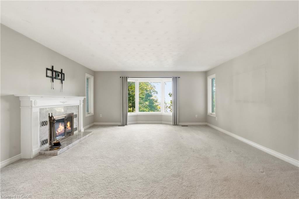 259 Main Street W Property Photo 3