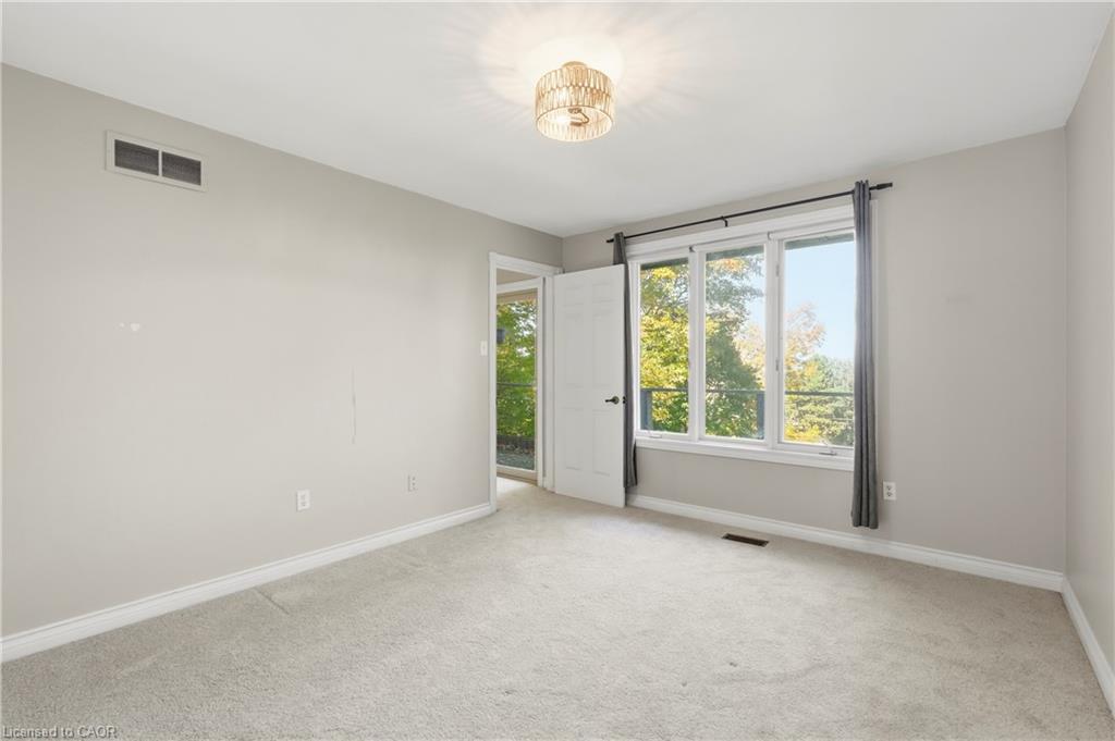 259 Main Street W Property Photo 11