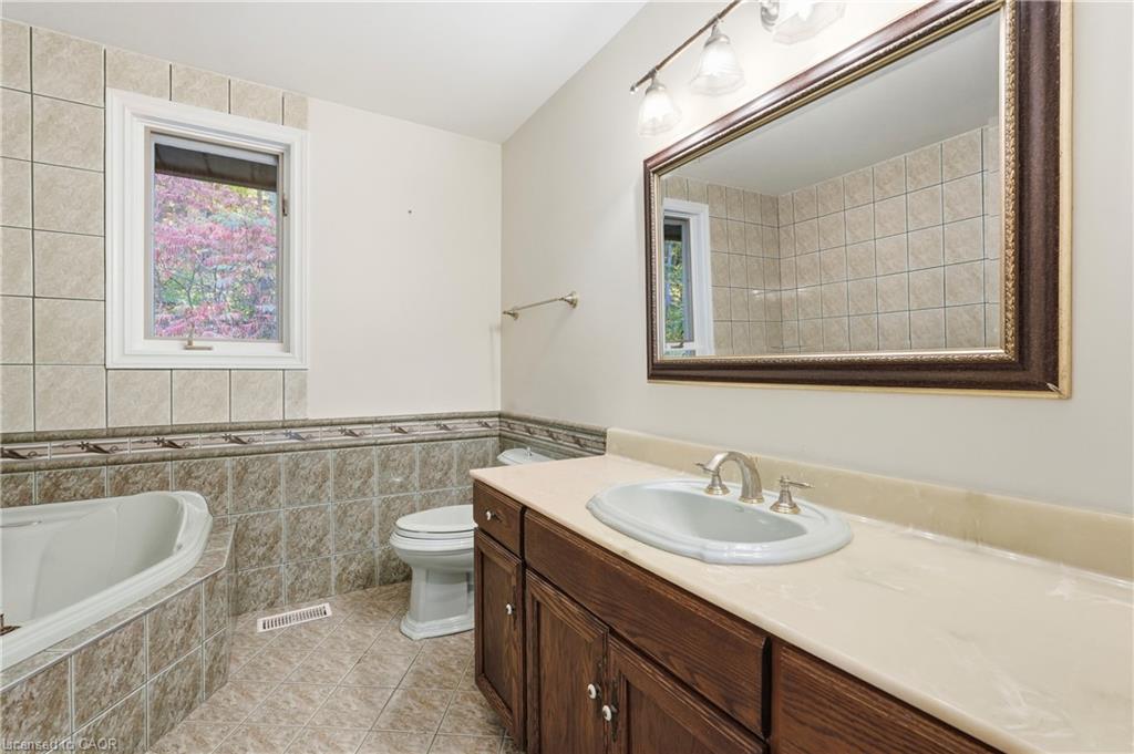 259 Main Street W Property Photo 17