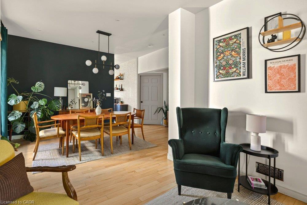 74 Emerald Street N Property Photo 8