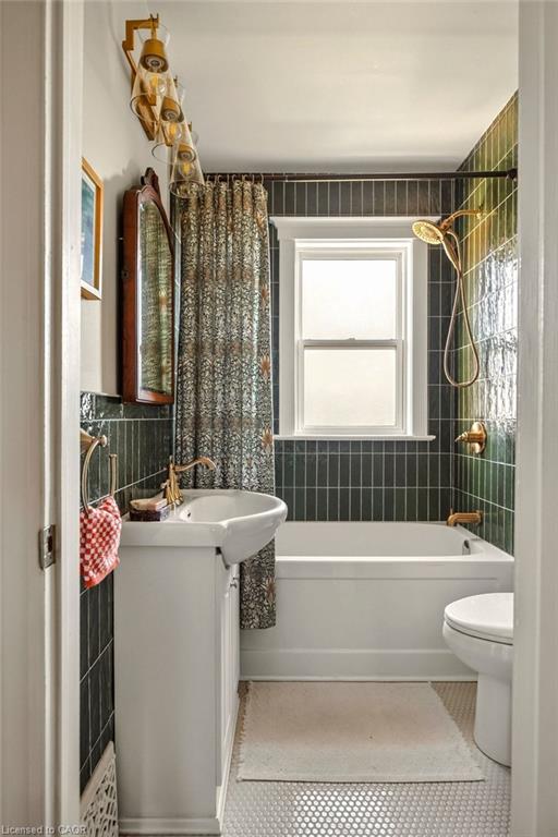 74 Emerald Street N Property Photo 34