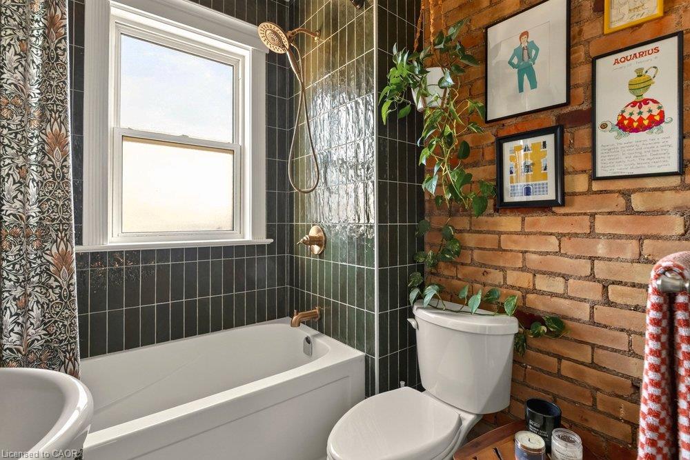 74 Emerald Street N Property Photo 35
