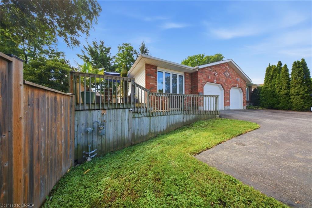11 Dundas Street W Property Photo 2
