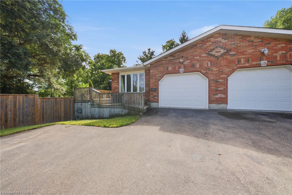 11 Dundas Street W Property Photo 3