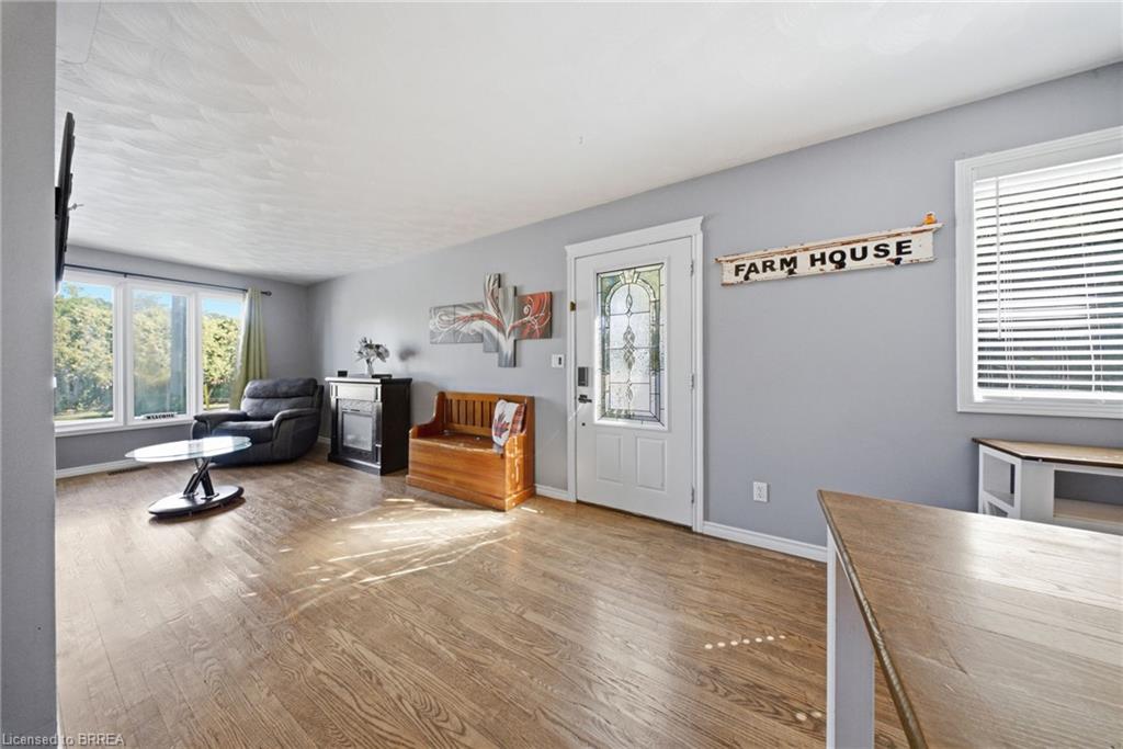 11 Dundas Street W Property Photo 7