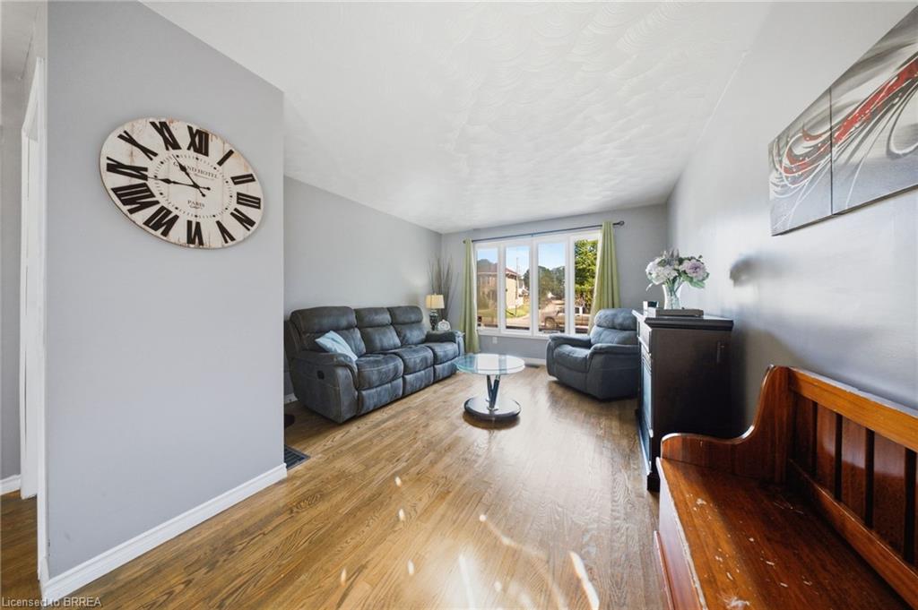 11 Dundas Street W Property Photo 9