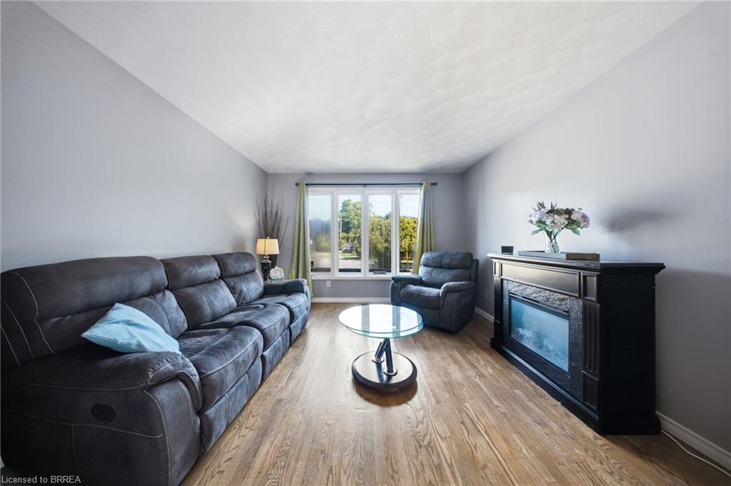 11 Dundas Street W Property Photo 10