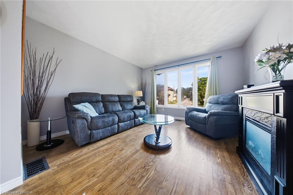 11 Dundas Street W Property Photo 11