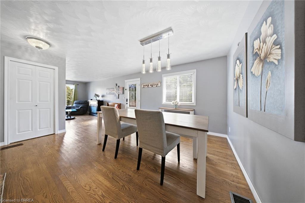 11 Dundas Street W Property Photo 13