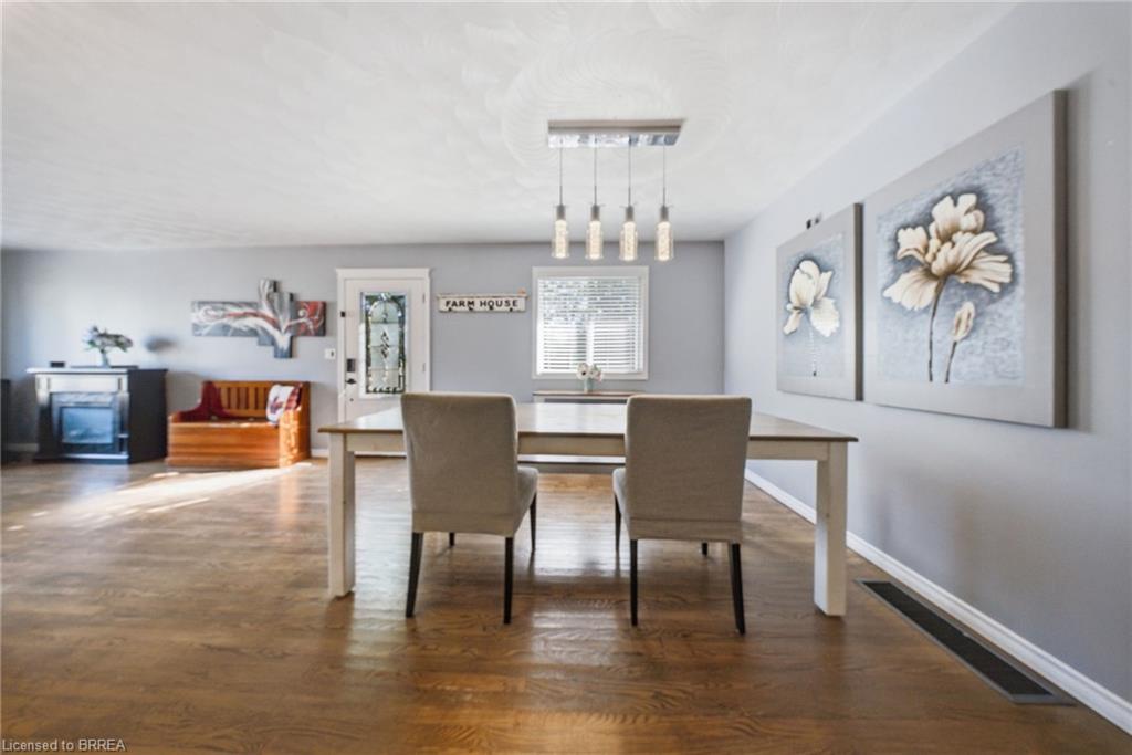 11 Dundas Street W Property Photo 14