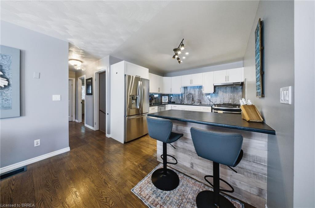 11 Dundas Street W Property Photo 15