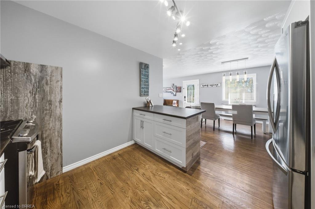 11 Dundas Street W Property Photo 17