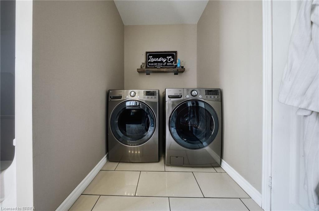 11 Dundas Street W Property Photo 19