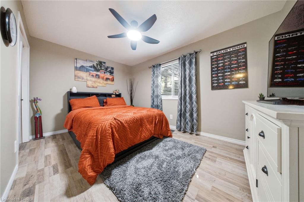 11 Dundas Street W Property Photo 22
