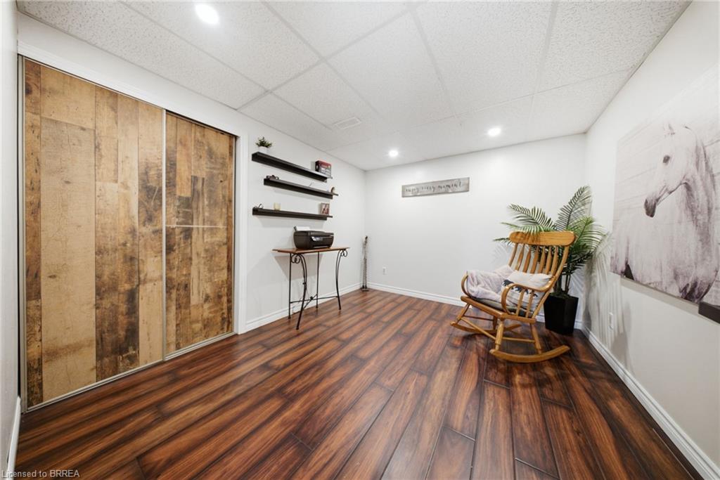 11 Dundas Street W Property Photo 28