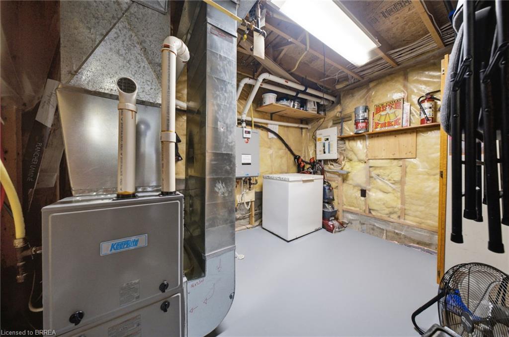 11 Dundas Street W Property Photo 32