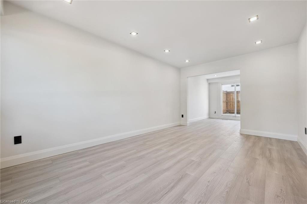 107-5475 Lakeshore Road Property Photo 4