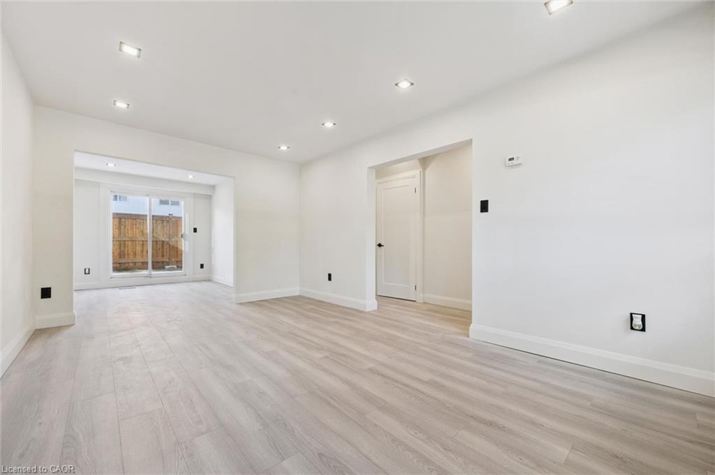 107-5475 Lakeshore Road Property Photo 5