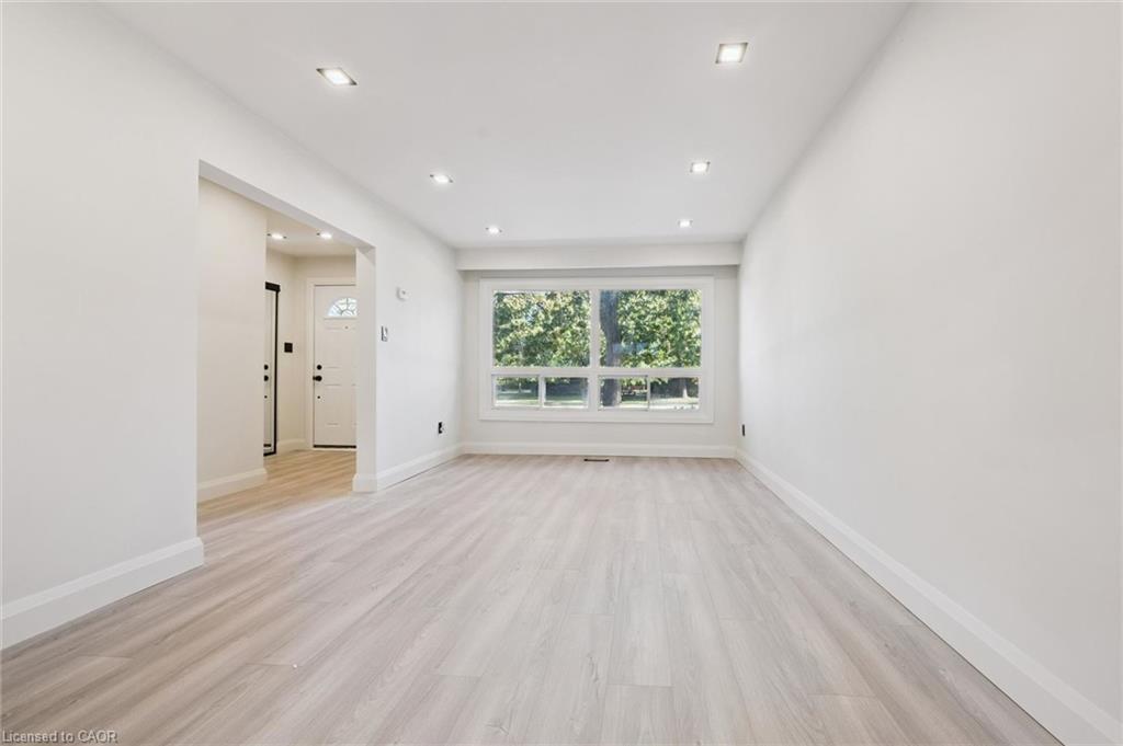 107-5475 Lakeshore Road Property Photo 6