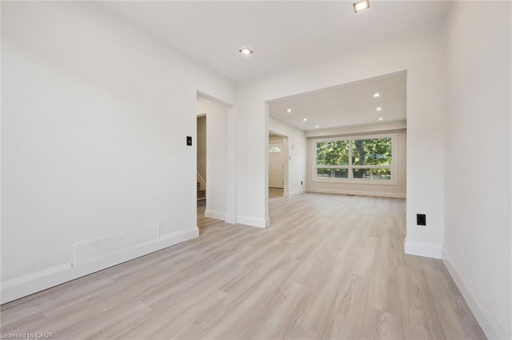 107-5475 Lakeshore Road Property Photo 9