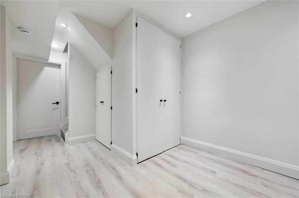107-5475 Lakeshore Road Property Photo 32