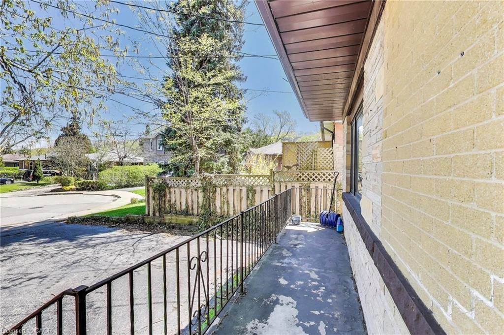 68 Harold Court Property Photo 2