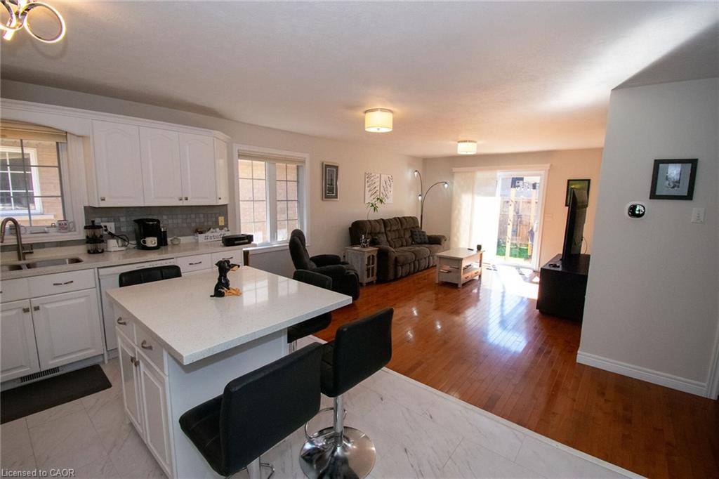 124 Forest Street E Property Photo 5