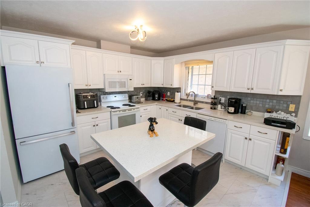 124 Forest Street E Property Photo 7