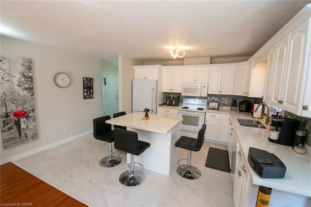 124 Forest Street E Property Photo 8