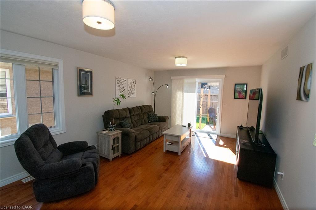 124 Forest Street E Property Photo 10