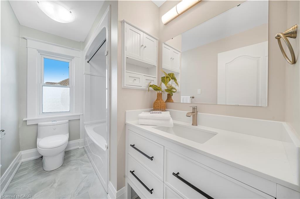 323 Queenston Road Property Photo 25