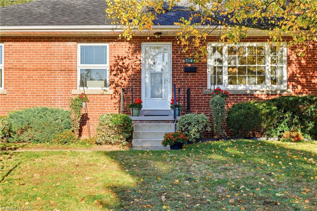 2117 Maplewood Drive Property Photo 3