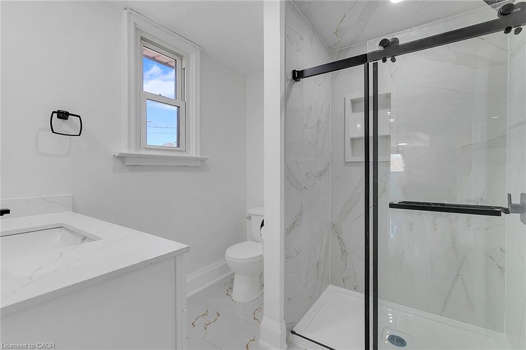 1-581 Lancaster Street W Property Photo 6