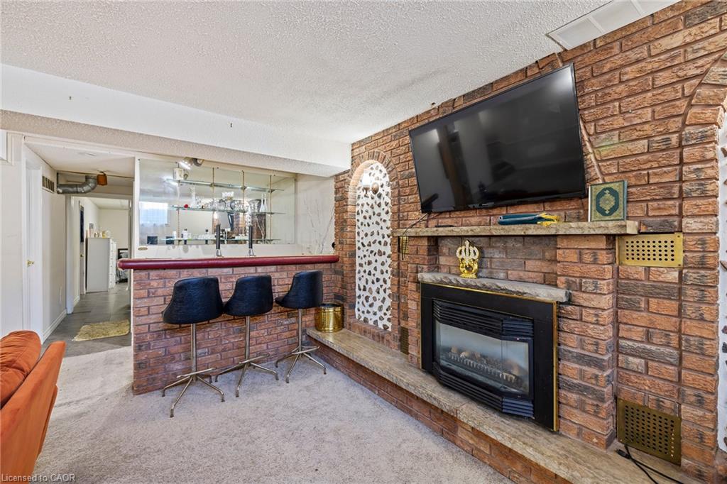 490 Queen Victoria Drive Property Photo 3