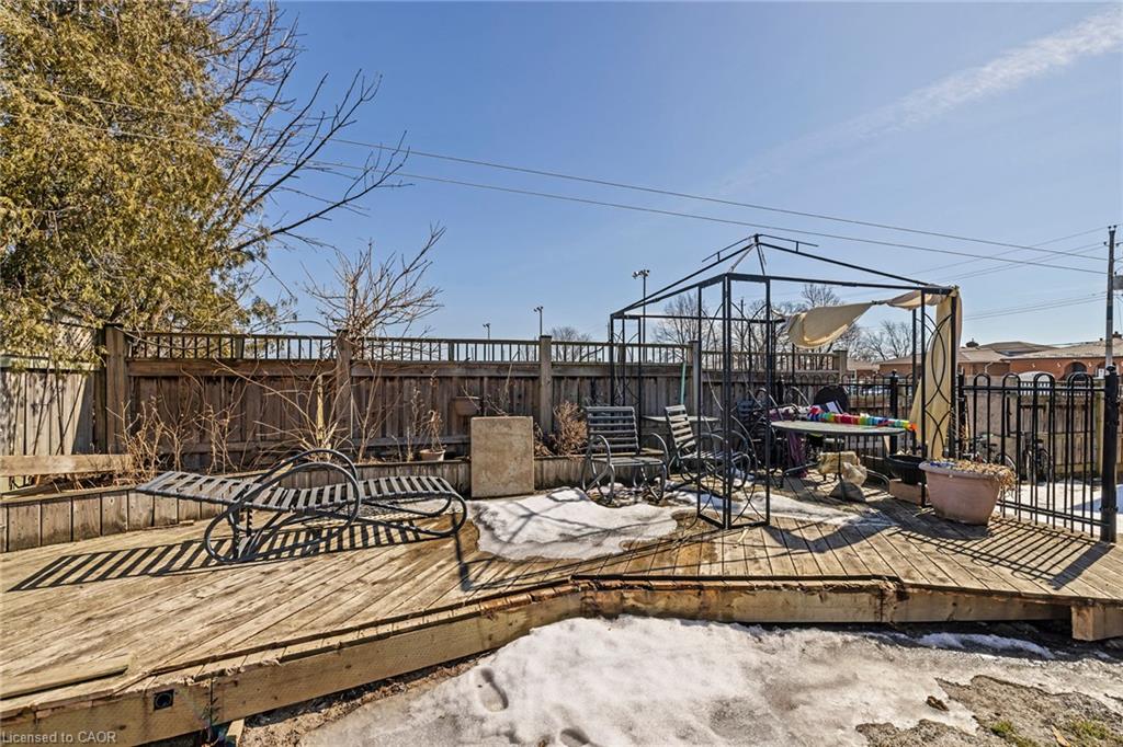 490 Queen Victoria Drive Property Photo 14