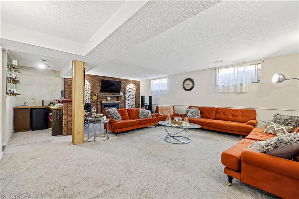 490 Queen Victoria Drive Property Photo 16