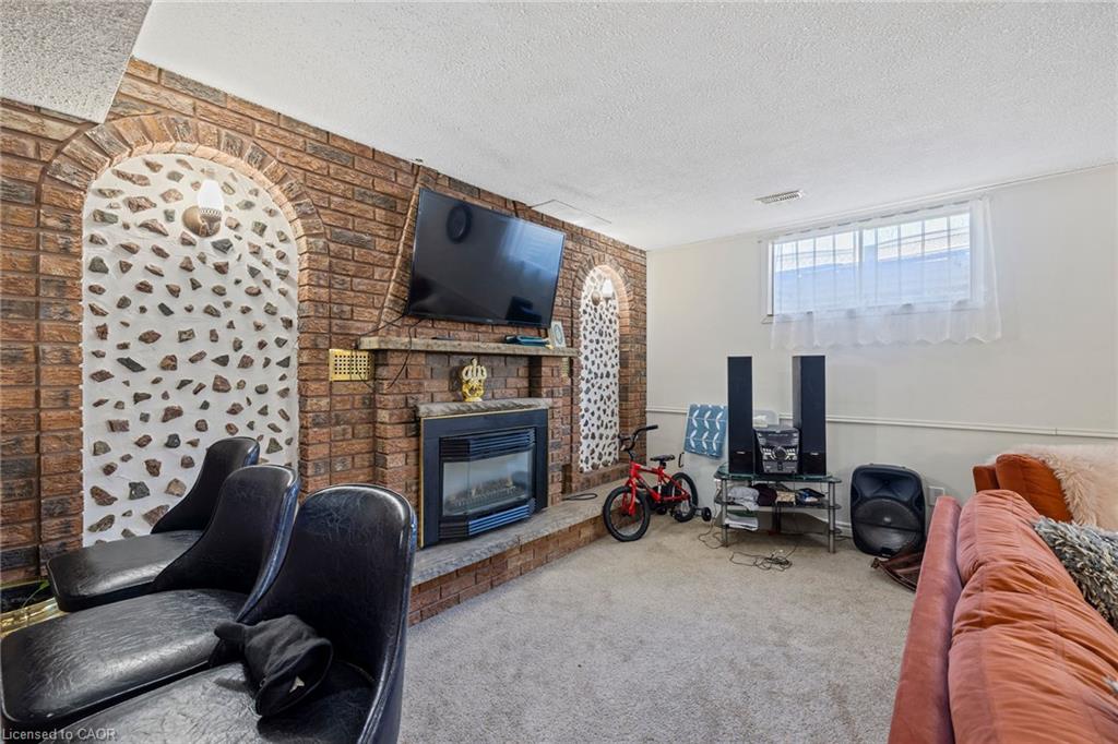 490 Queen Victoria Drive Property Photo 18